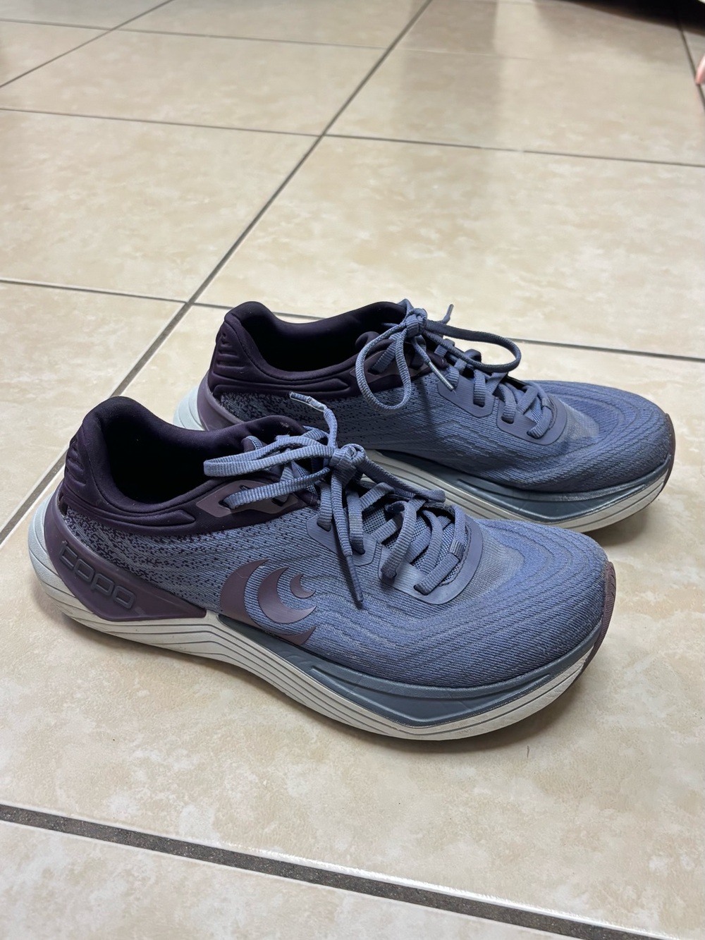 Topo running shoes women’s 7.5 in purple